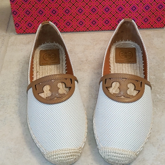 Like NEW Tory Burch
Sidney Espadrille Flat - Picture 6 of 9